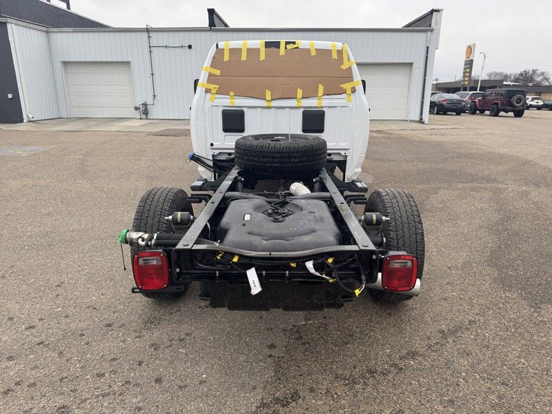 2024 RAM 3500 Chassis Cab TradesmanImage 7