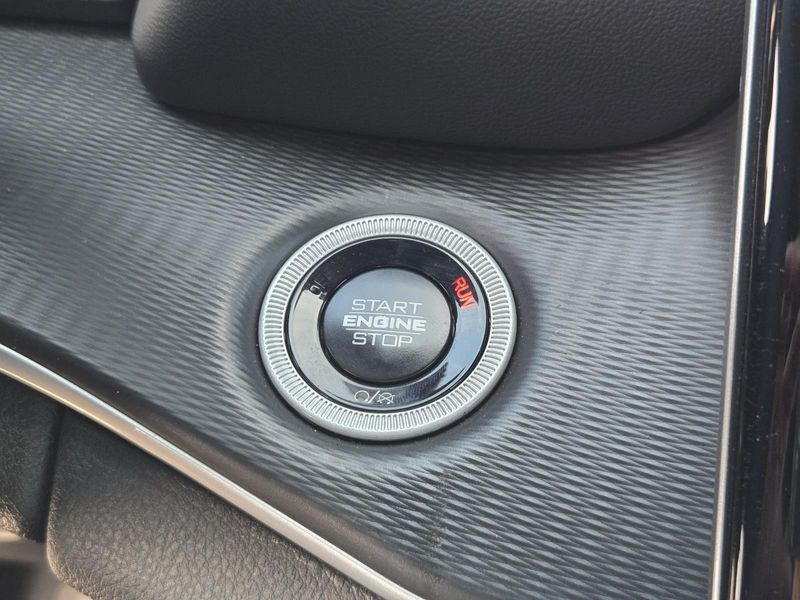 Used 2025 Jeep Grand Cherokee Altitude X 4x2