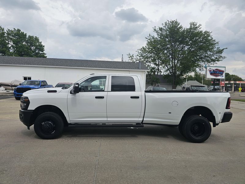 2025 RAM 3500 TradesmanImage 5