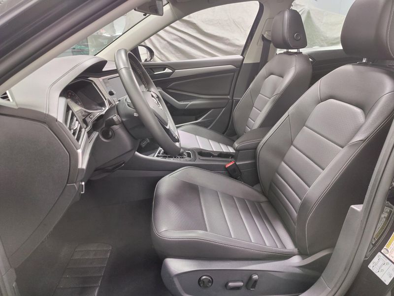 2021 Volkswagen Jetta SE w/Sunroof & Cold Weather PkgImage 11