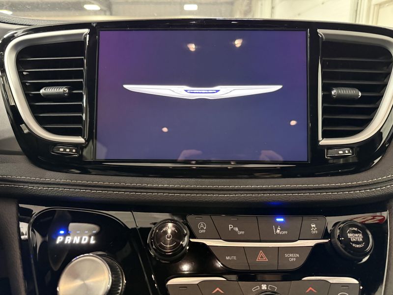 New 2026 Chrysler Pacifica SelectImage 26