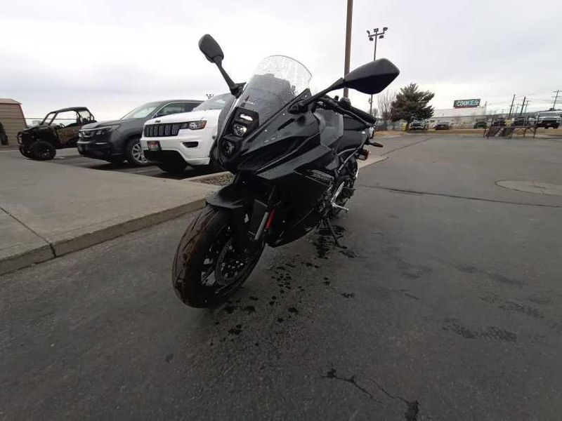 2025 Suzuki GSXS 8R 