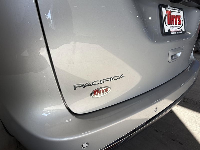 New 2026 Chrysler Pacifica SelectImage 5