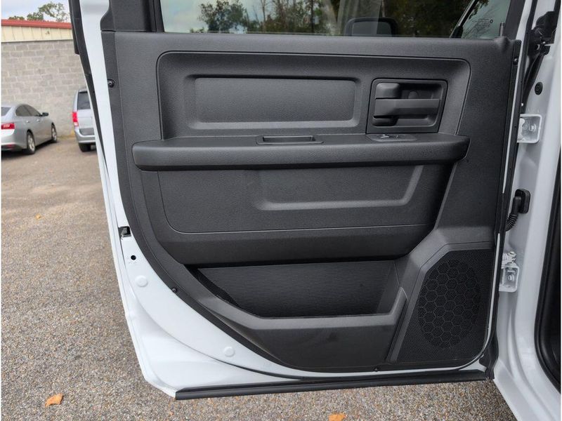 New 2026 RAM 3500 Tradesman Crew Cab Chassis 4x4 60