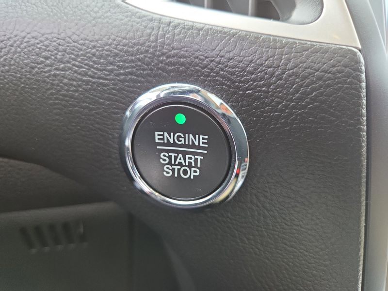 2022 Ford Edge SEL photo 28
