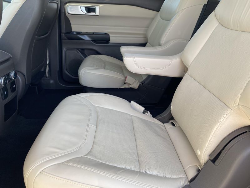 2020 Ford Explorer PlatinumImage 17