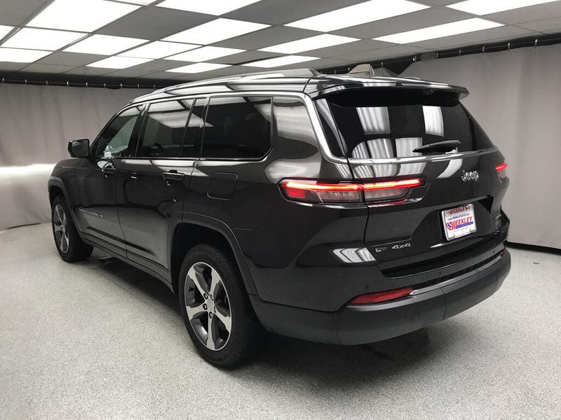 Used 2023 Jeep Grand Cherokee L LimitedImage 11