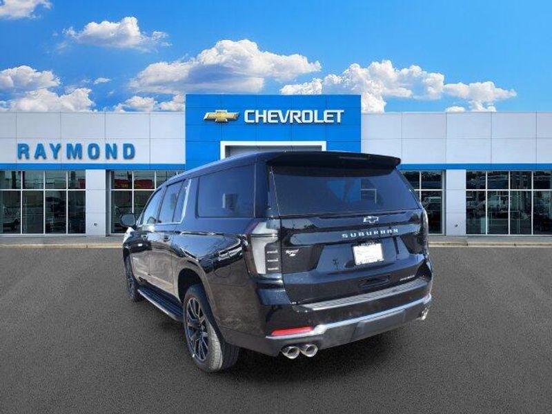 New 2026 Chevrolet Suburban PremierImage 6