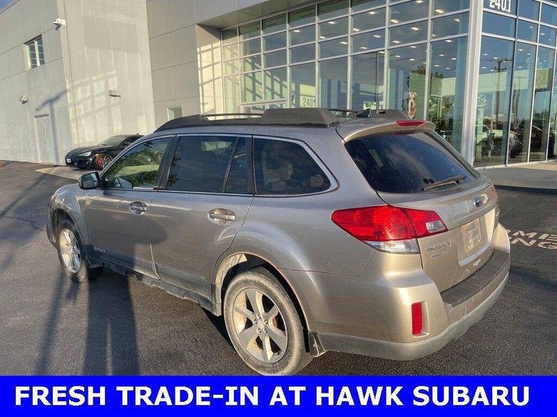2014 Subaru Outback 2.5i Premium photo 2