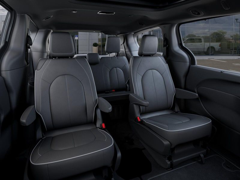 New 2026 Chrysler Pacifica LimitedImage 46