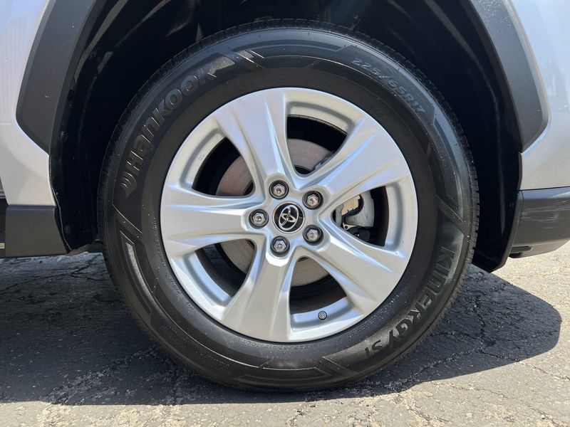 2019 Toyota RAV4 LEImage 26