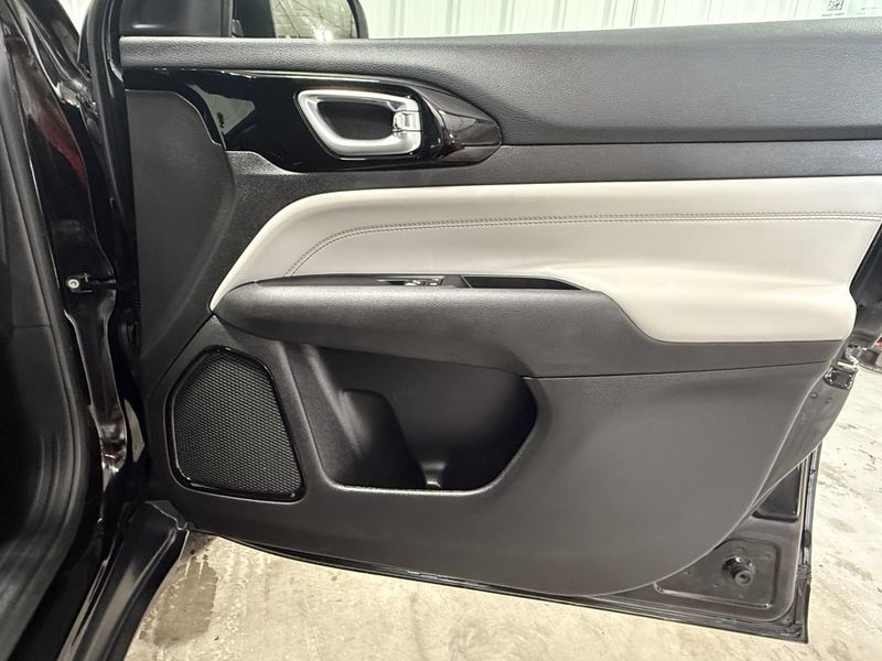 Used 2024 Jeep Compass LimitedImage 12