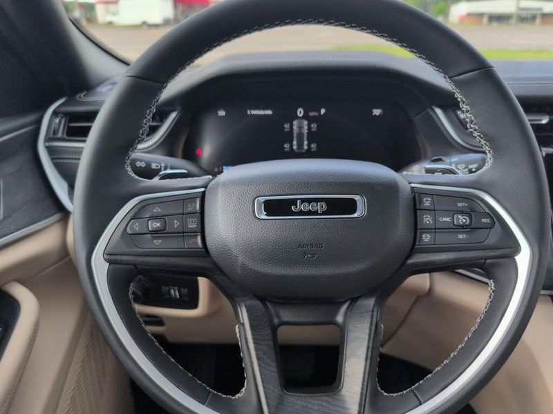 2025 Jeep Grand Cherokee Limited 4x2Image 22