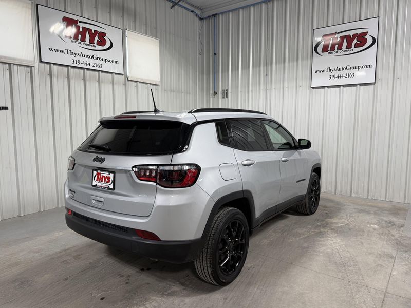 New 2026 Jeep Compass Latitude Altitude 4x4Image 3
