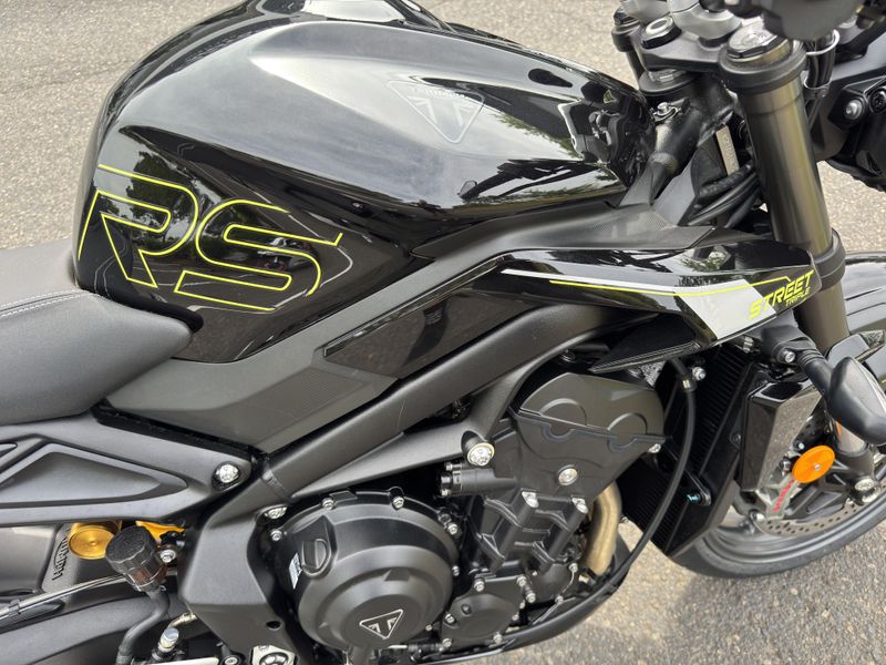 2025 Triumph Street Triple 765 RS - PHANTOM BLACK 