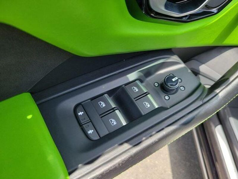 2020 Lamborghini Urus photo 17