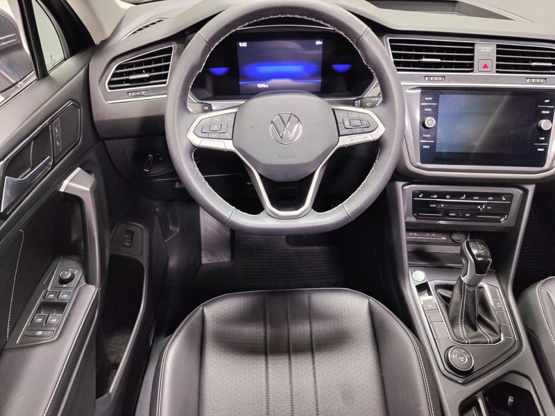 Used 2024 Volkswagen Tiguan SE AWD w/SunroofImage 19