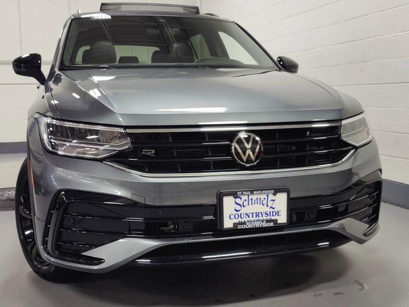 2024 Volkswagen Tiguan SE R-Line Black AWD w/SunroofImage 2