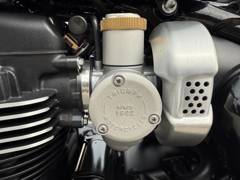 2025 Triumph Bonneville Bobber