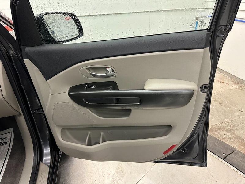 2021 Kia Sedona LXImage 26