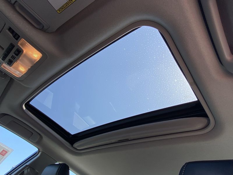 2012 Toyota Camry SEImage 30