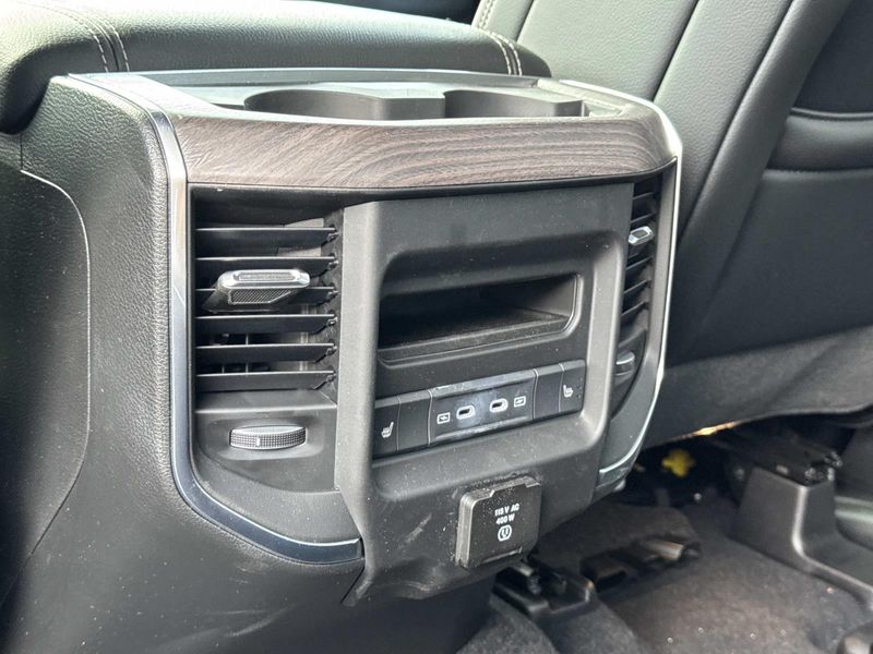New 2026 RAM 1500 Laramie Crew Cab 4x2 5'7' Box