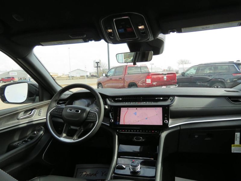 New 2026 Jeep Grand Cherokee L Limited 4x4Image 14