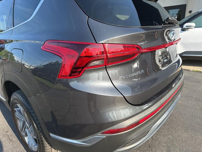 Used 2022 Hyundai Santa Fe SELImage 9
