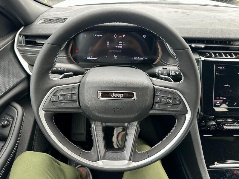 2025 Jeep Grand Cherokee Laredo X 4x4Image 2