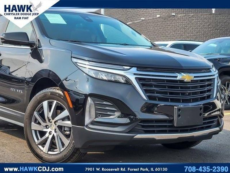 2022 Chevrolet Equinox LT photo 2