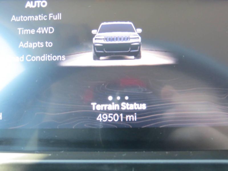 Used 2023 Jeep Grand Cherokee L Limited 4x4 4dr SUVImage 11