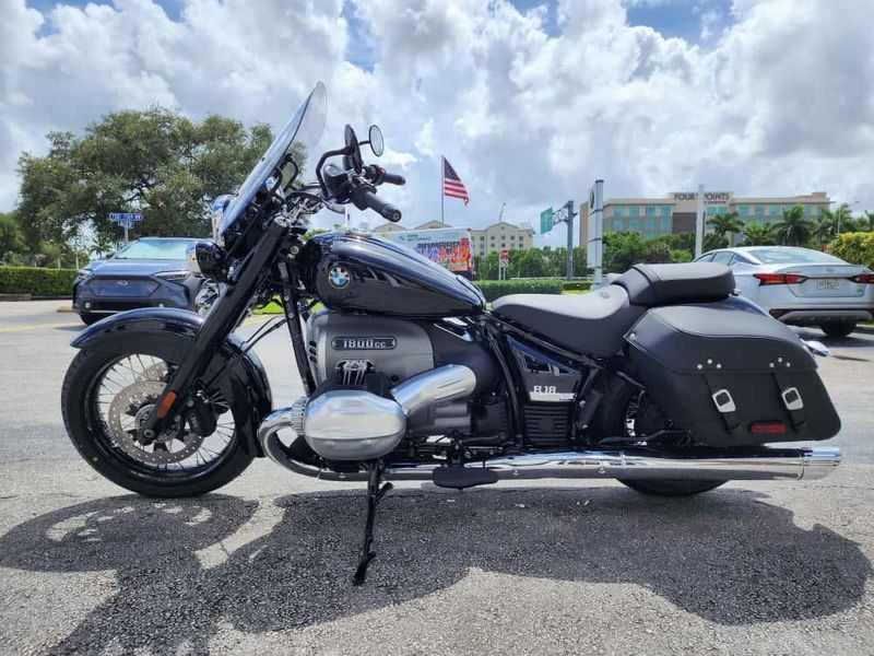 2025 BMW R 18 ClassicImage 1