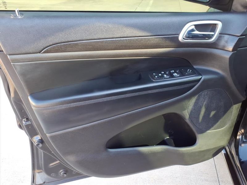 Used 2015 Jeep Grand Cherokee AltitudeImage 18