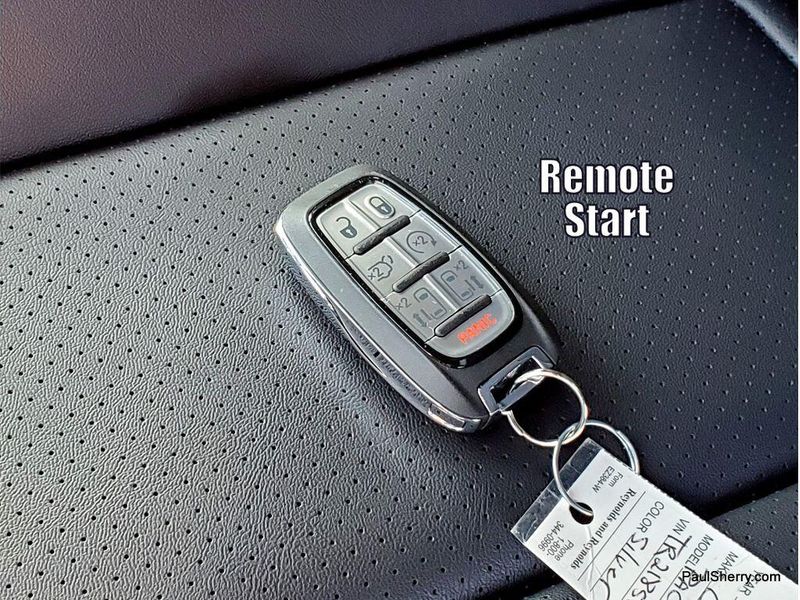 New 2026 Chrysler Pacifica Select