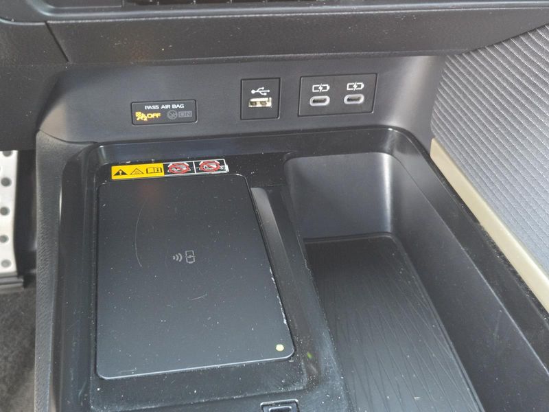 Used 2025 Toyota Camry SE (Natl)