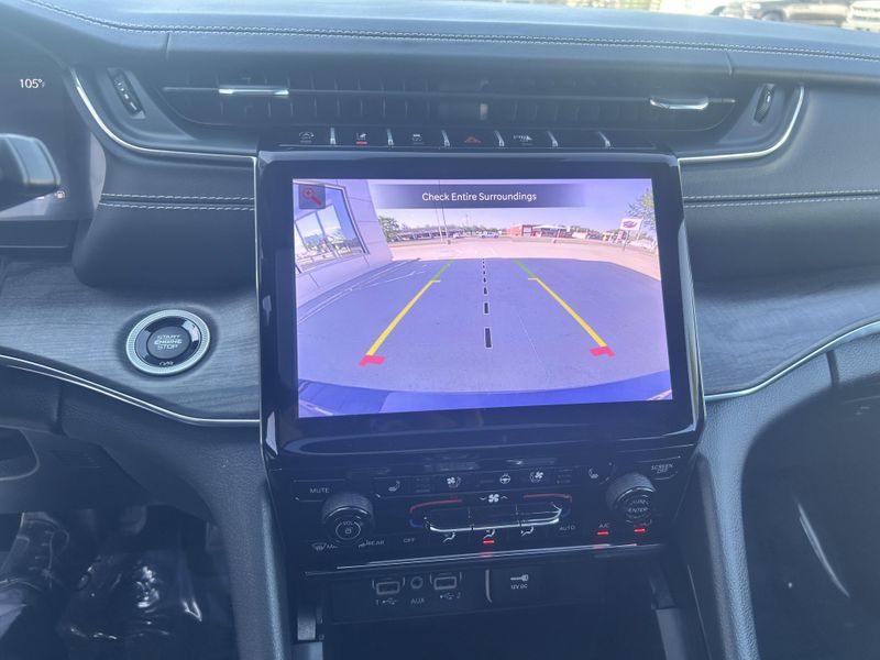 2023 Jeep Grand Cherokee L OverlandImage 19