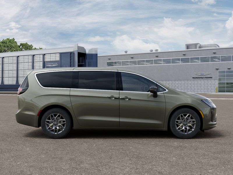 New 2027 Chrysler Pacifica LimitedImage 21