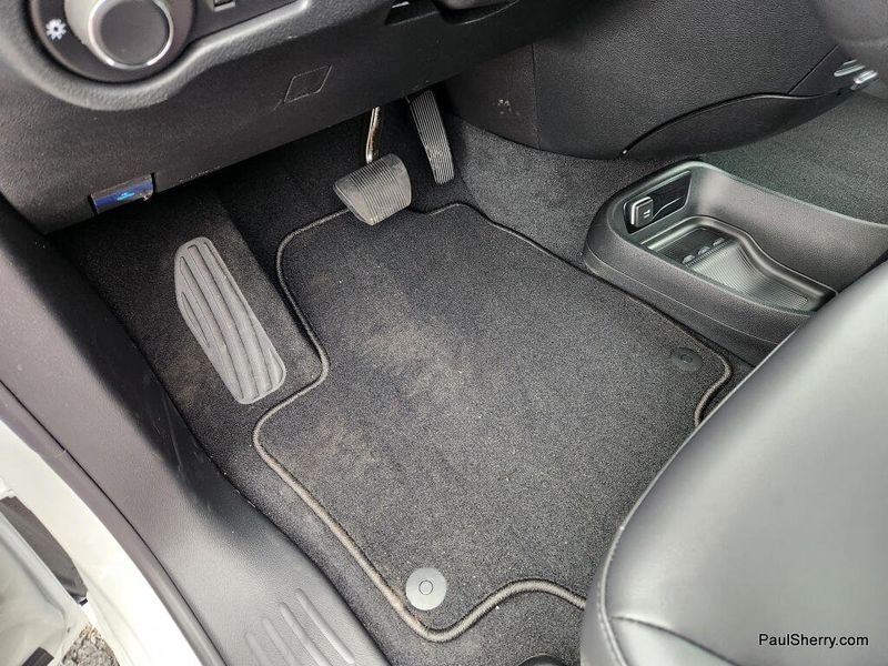 New 2026 Chrysler Voyager Lx