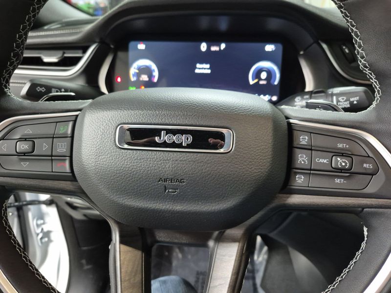 2025 Jeep Grand Cherokee Limited 4x4Image 28