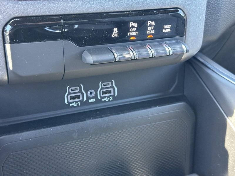 2025 RAM 1500 Big HornImage 24