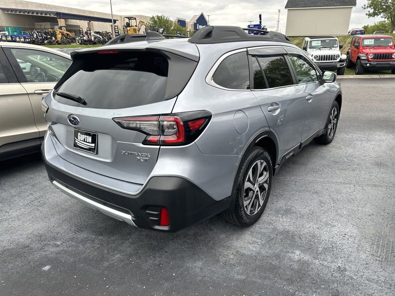 2022 Subaru Outback Limited XTImage 9