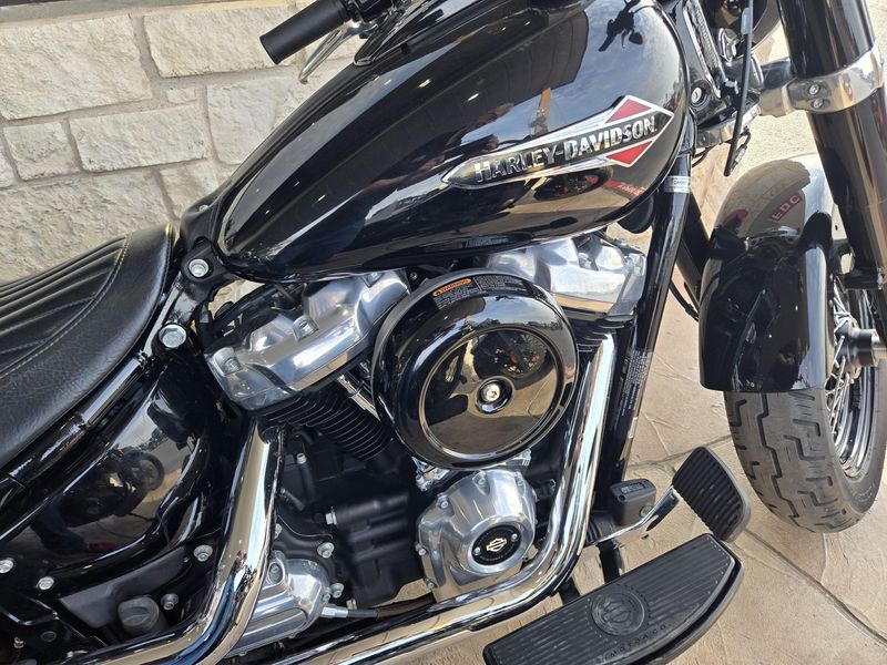 USED 2019 HARLEY SOFTAIL SLIM Image 4