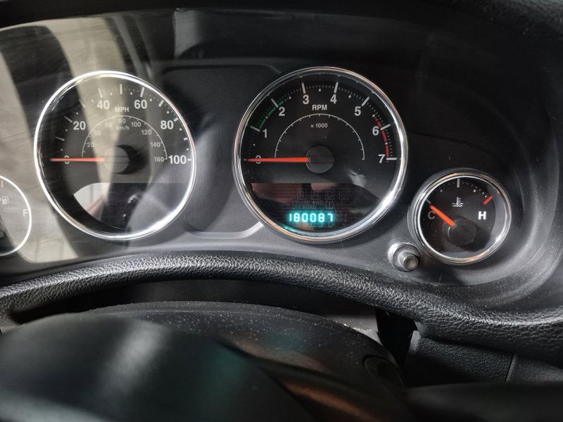 2011 Jeep Wrangler Unlimited SportImage 21