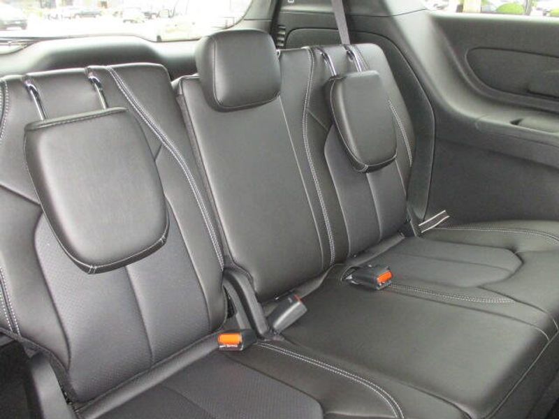 New 2027 Chrysler Pacifica SelectImage 30