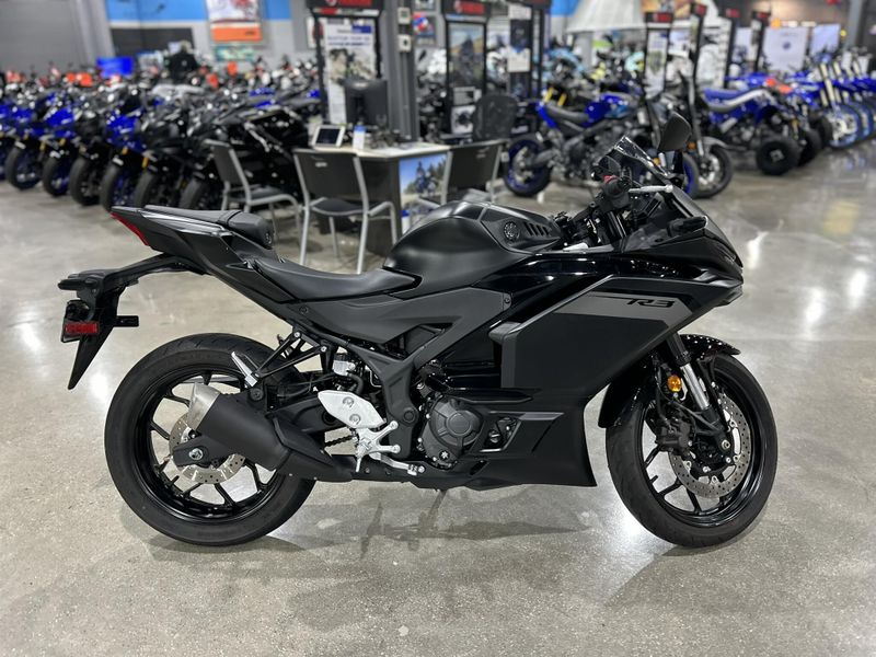 Used 2025 Yamaha YZF-R3 ABS Image 6