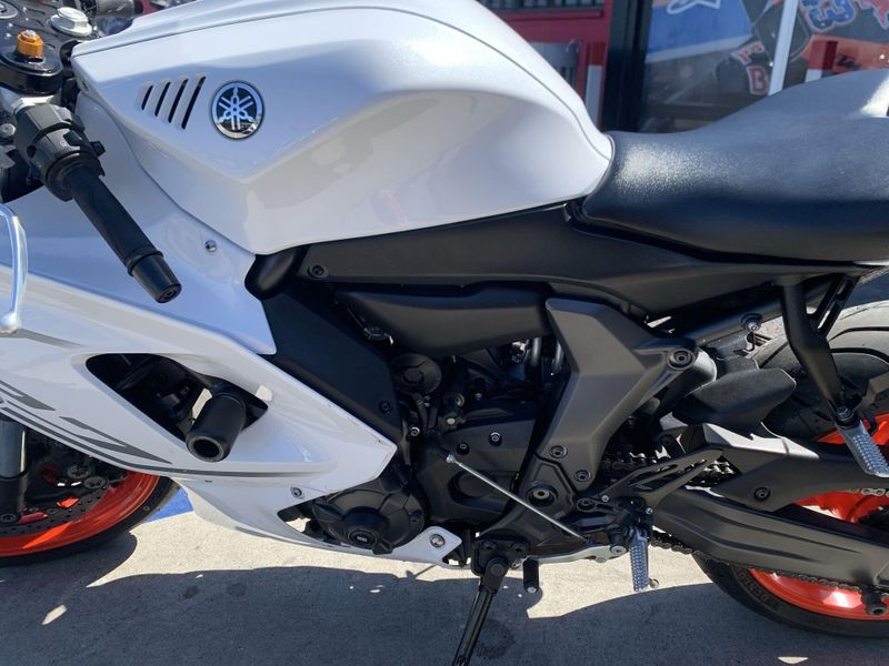 Used 2023 Yamaha YZF-R7 CA Image 16