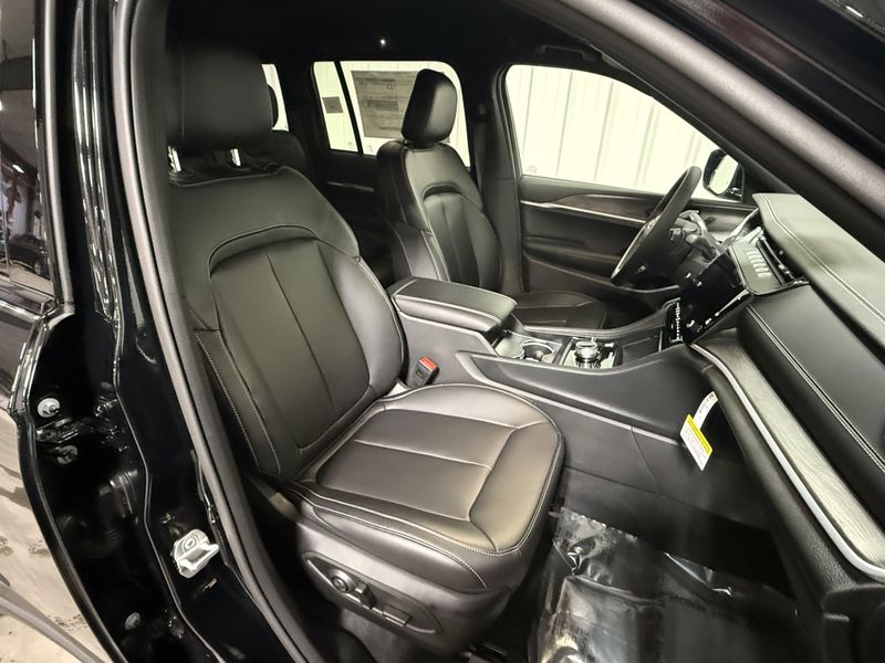 New 2026 Jeep Grand Cherokee Limited 4x4Image 12