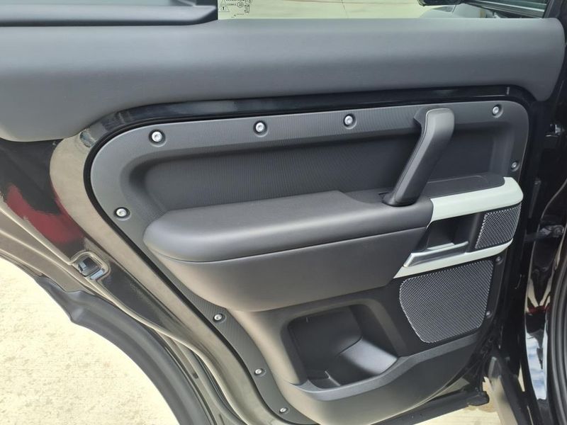 2024 Land Rover Defender SImage 20