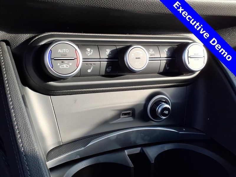 New 2025 Alfa Romeo Stelvio AWDImage 22