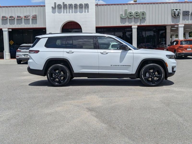 2024 Jeep Grand Cherokee L Limited 4x2Image 2